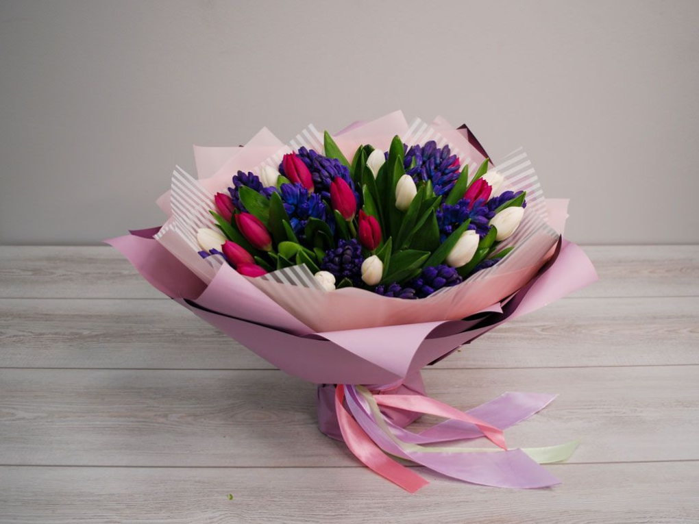 Букет с гиацинтами и тюльпанами Одиссея