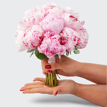 Букет невесты из пионов Мишель