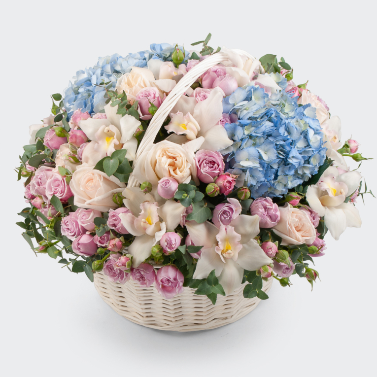 Букет в корзине Весеннее небо