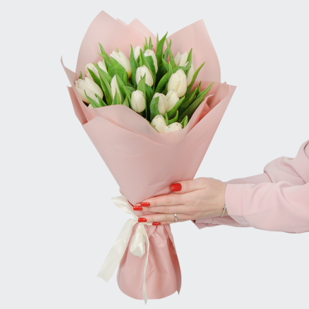 Букет 19 белых тюльпанов